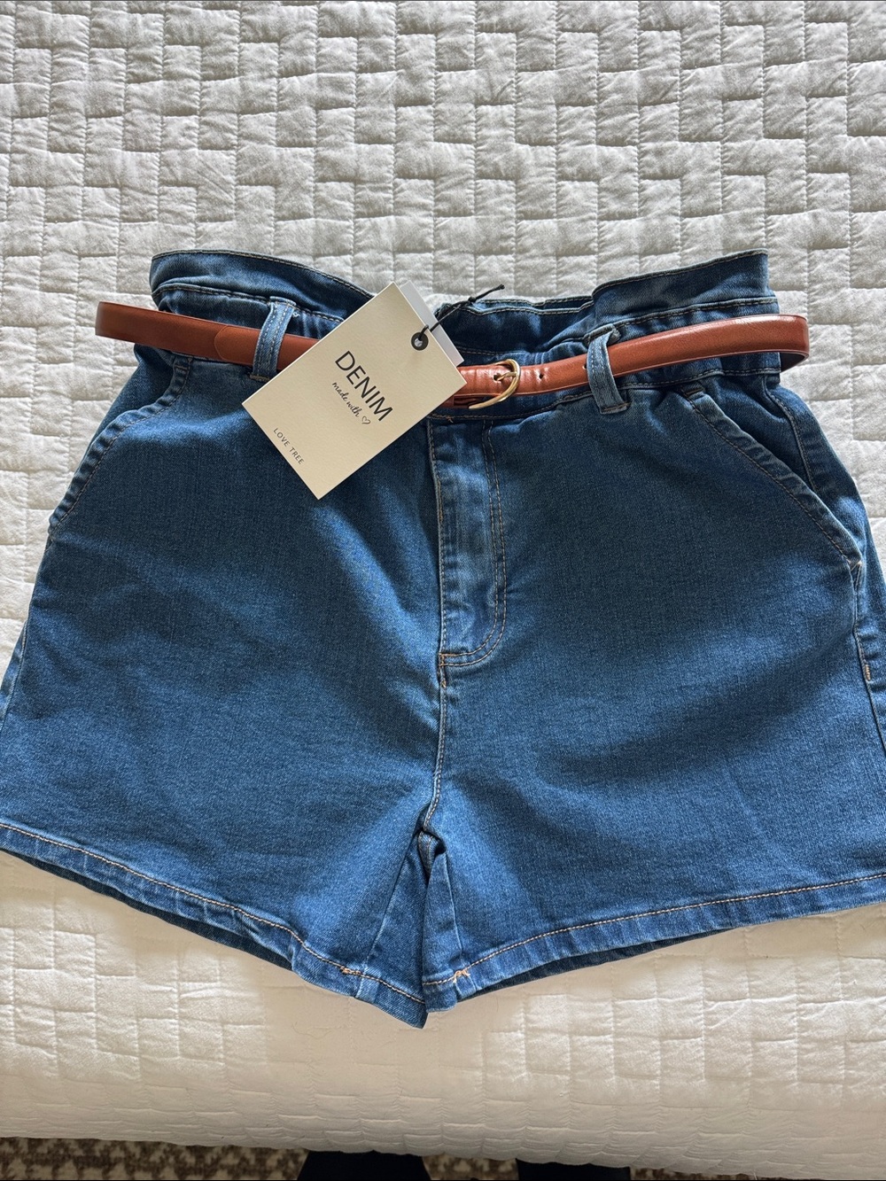 NWTLove Tree Paper Bag Denim Shorts Womens M Belted stretch Medium Wash Beach